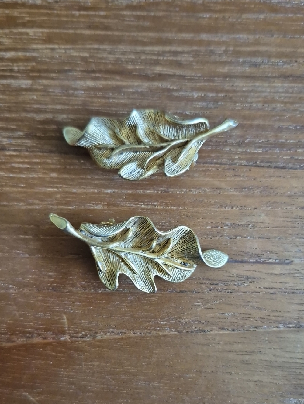 Vintage Oscar de la Renta Gold Tine Leaf Clip Earrings